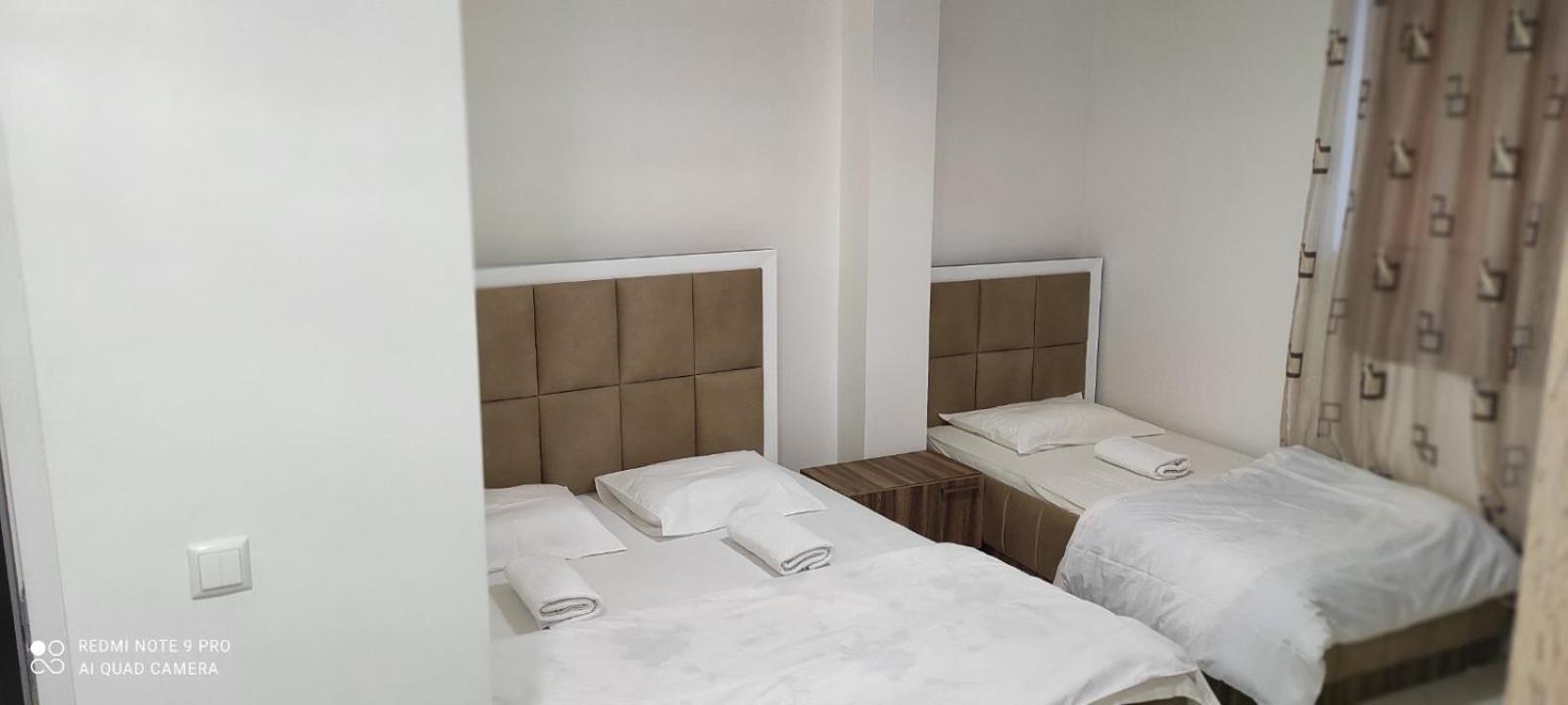 Hotel Heimli Приштина Екстер'єр фото